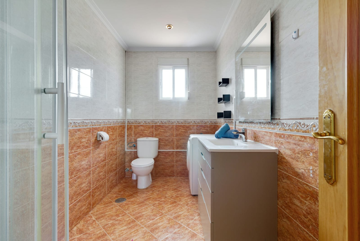 bathroom 2 villa paloma holiday rental villa alhaurin el grande